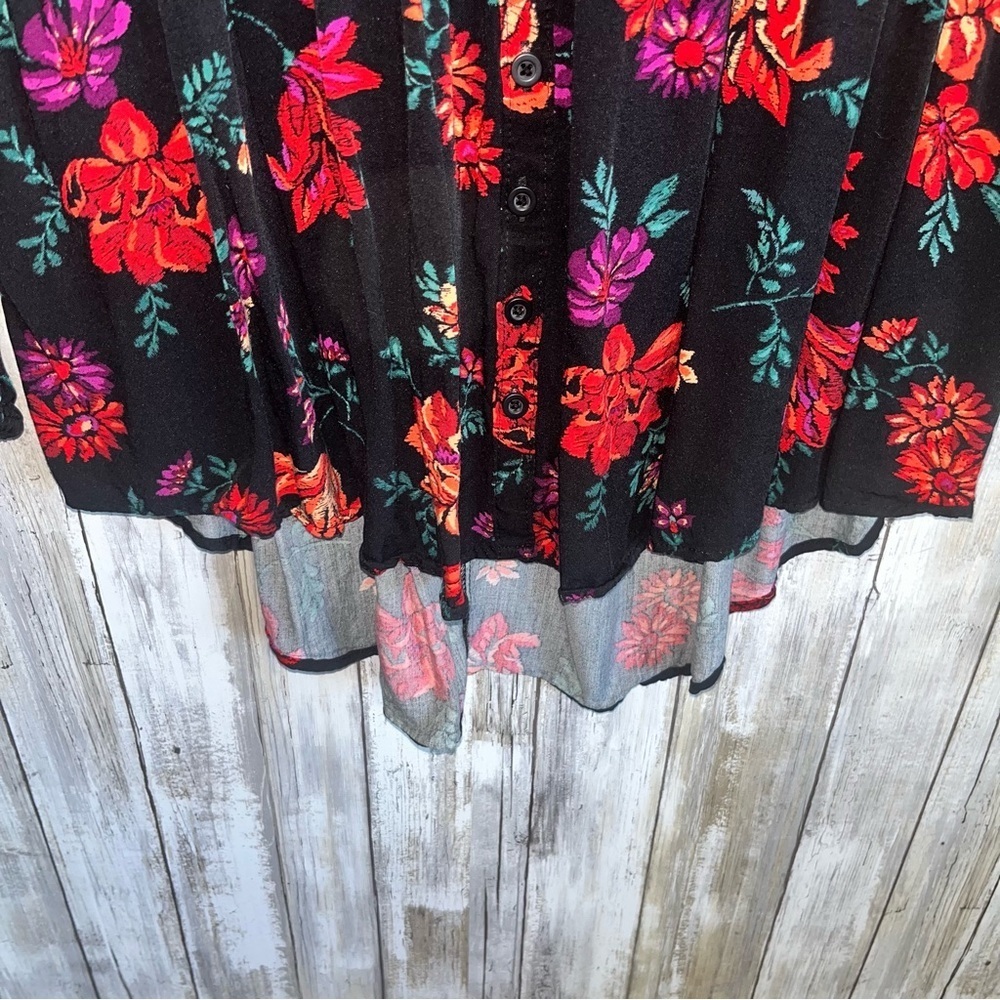 Torrid Floral Smocked Babydoll Tunic Black Red Rayon Button Front 0X Boho Flowy - Picture 3 of 6